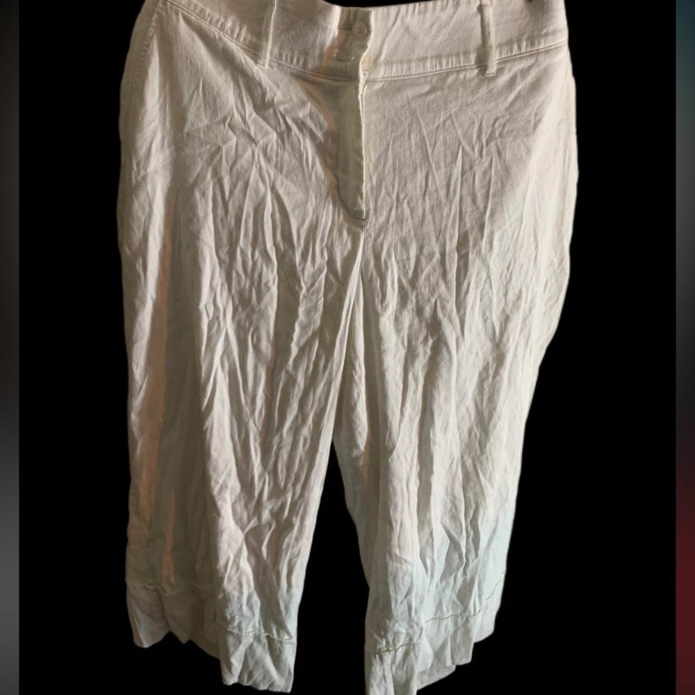 Pre loved Lane Bryant White Pedal Capri Pants Modern Stretch, Size 18.